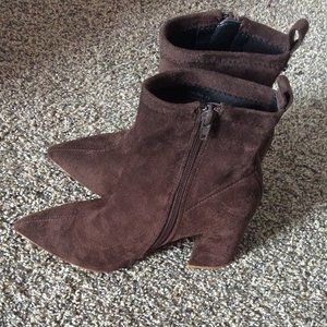 Steven Madden Brown Heels Size 7.5  new without tag
